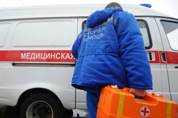 В Свердловской области пьяный мужчина напал на фельдшера скорой помощи и разбил ему голову